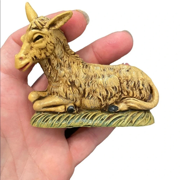 Fontanini Made in Italy Resin Stable Roman Crèche and Figurines - Picture 9 of 16